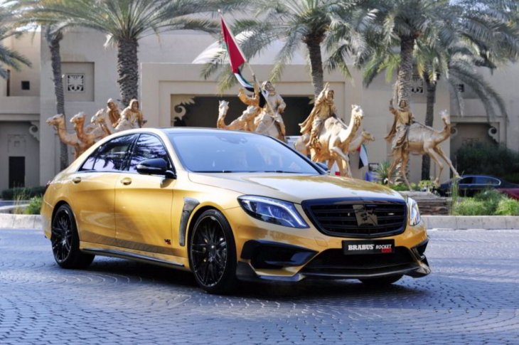 Брабус представил золотой Mercedes на автосалоне в Дубаи