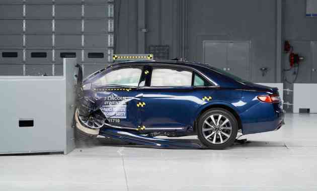 IIHS провела краш-тесты шести больших седанов IIHS провела краш-тесты шести больших седанов