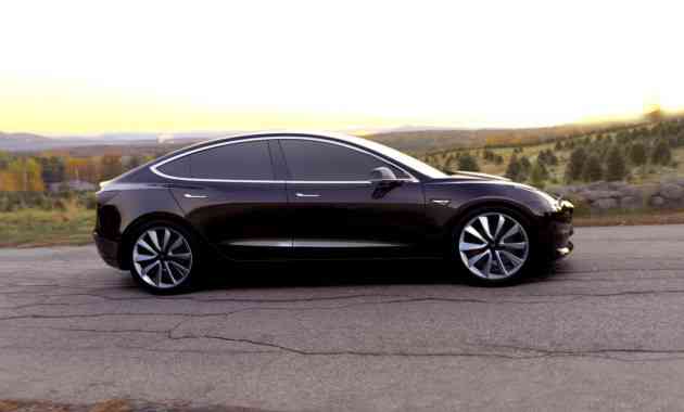 Илон Маск показал первый экземпляр электрокара Model 3 Илон Маск показал первый экземпляр электрокара Model 3