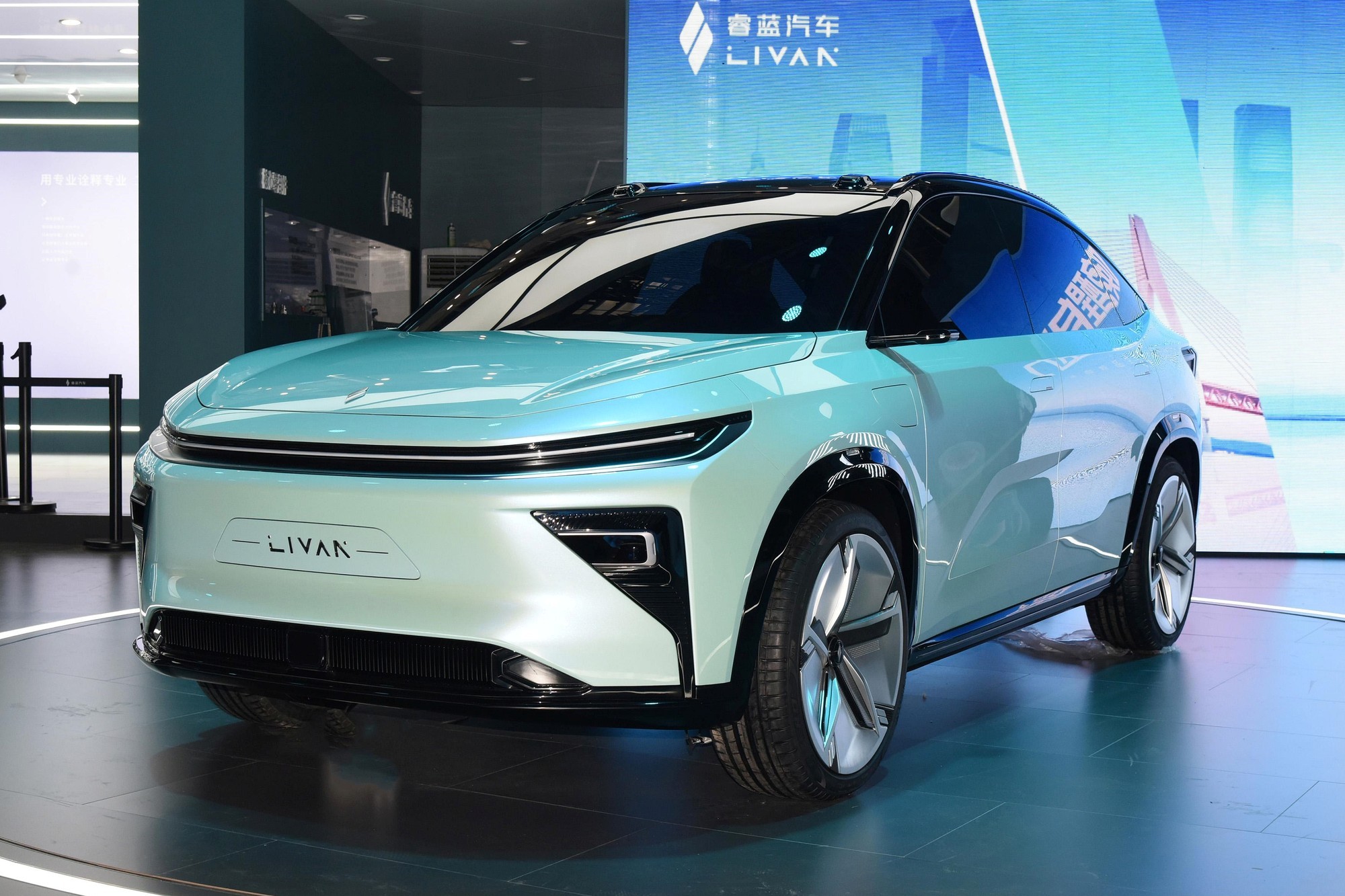 Новые китайские автомобили 2024 года. Джили кроссовер 2022. Haval kugou 2022 года. Китайские автомобили 2022. Geely новые модели.